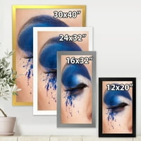 עיצוב אמנות 'עין אישה סגורה עם פנטזיה כחולה איפור' הדפס אמנות ממוסגר מודרני